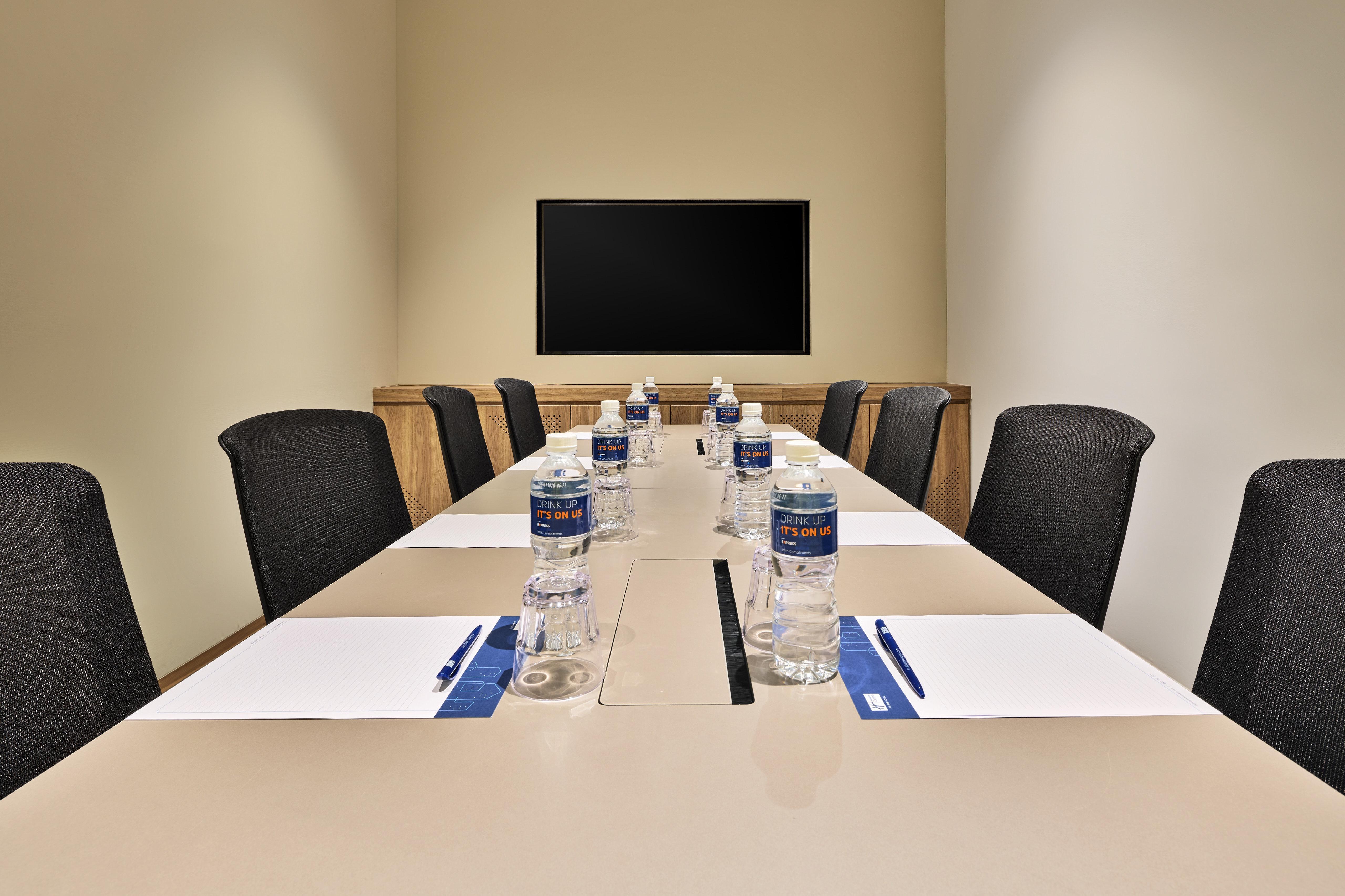 Holiday Inn Express Singapore Serangoon By Ihg Exterior photo