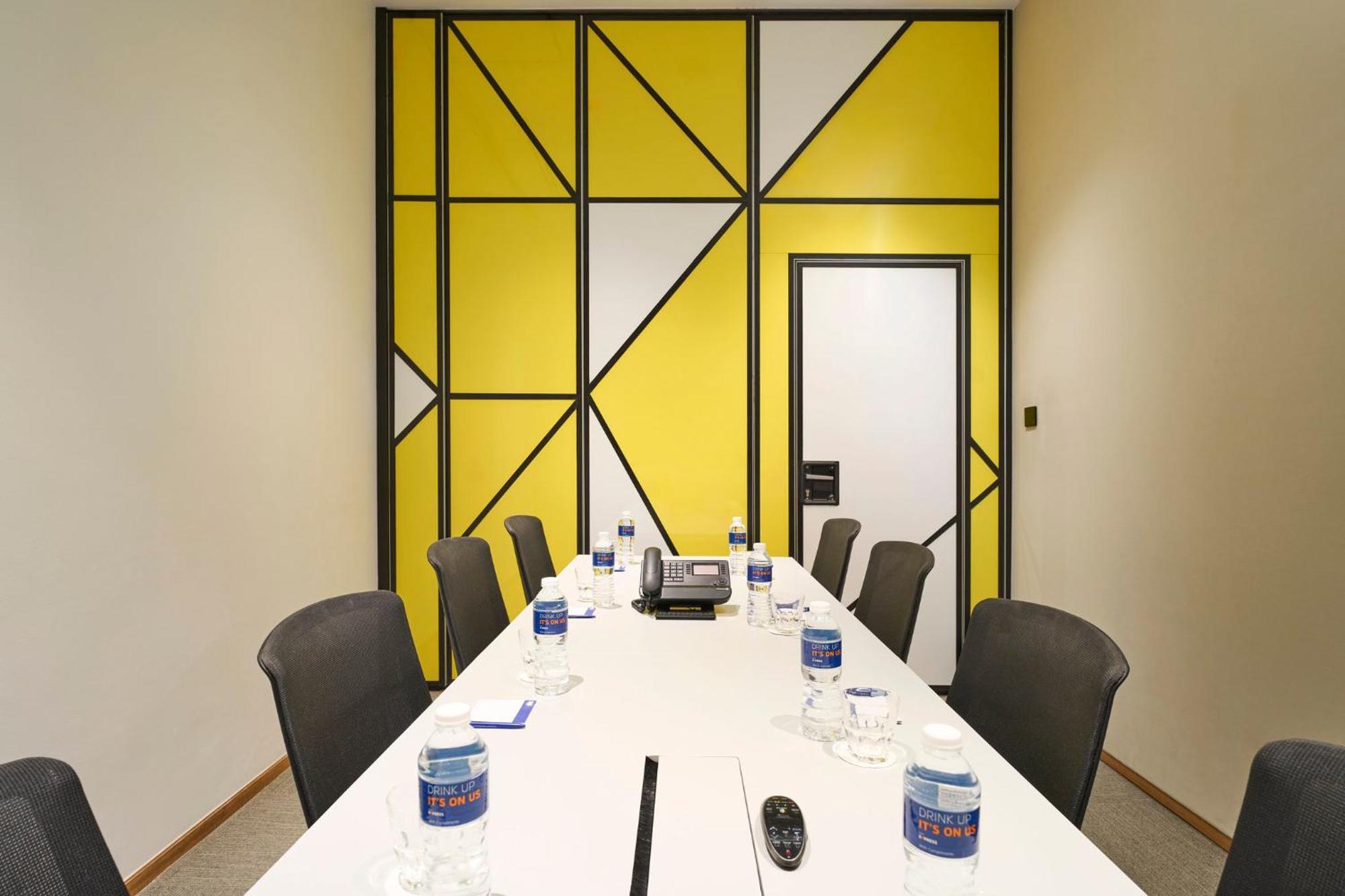 Holiday Inn Express Singapore Serangoon By Ihg Exterior photo