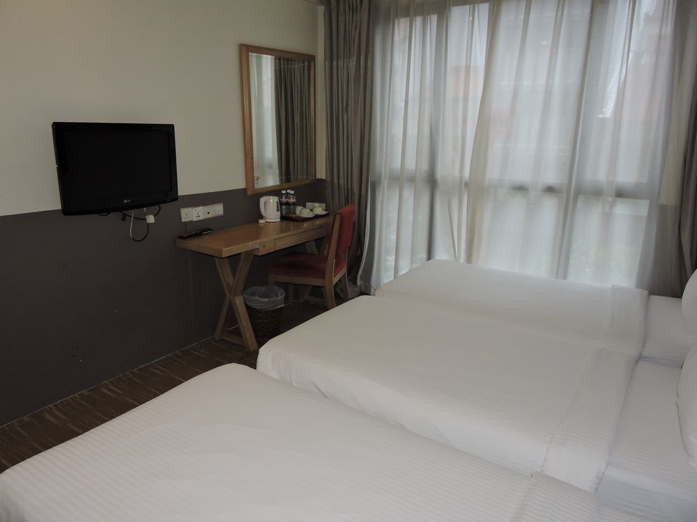 Holiday Inn Express Singapore Serangoon By Ihg Exterior photo