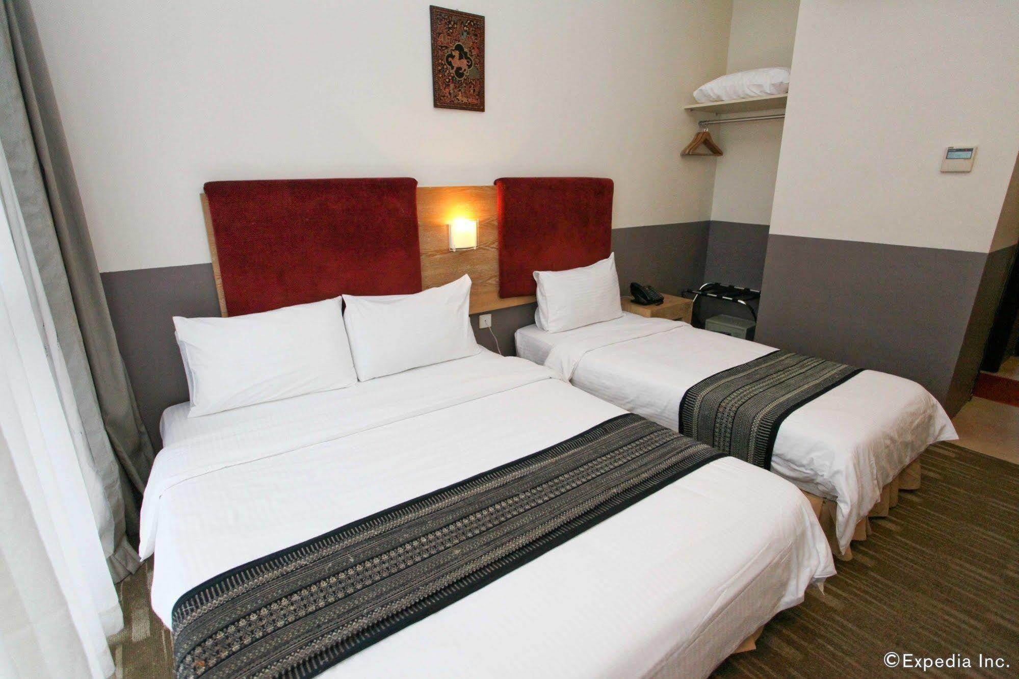 Holiday Inn Express Singapore Serangoon By Ihg Exterior photo
